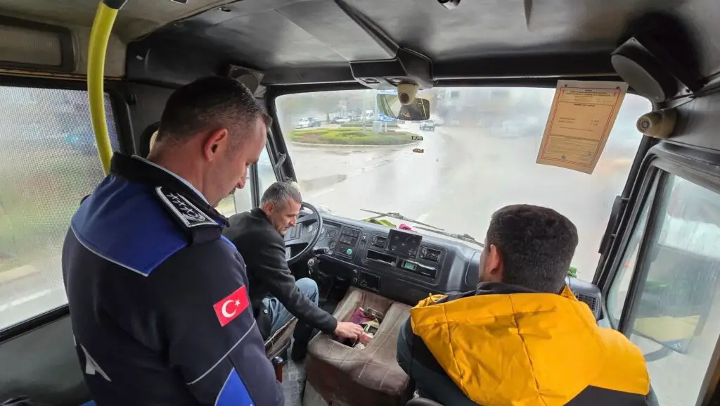 ZABITA EKİPLERİMİZDEN HALK MİNİBÜSLERİNE DENETİM