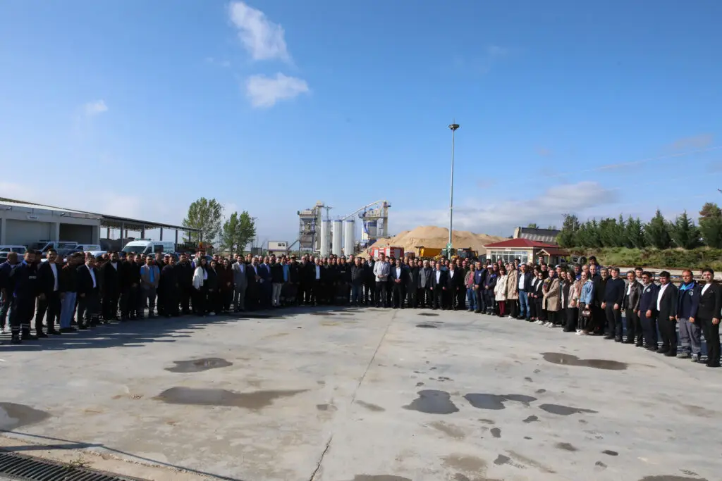 BİZ BÜYÜK BİR AİLEYİZ