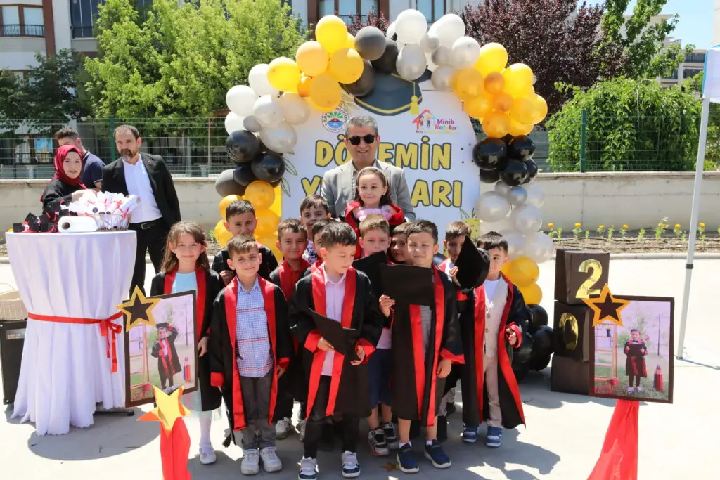 Minik Kalplerin Karne Heyecanı