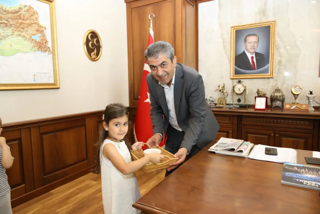 Minik ellerden büyük ikram