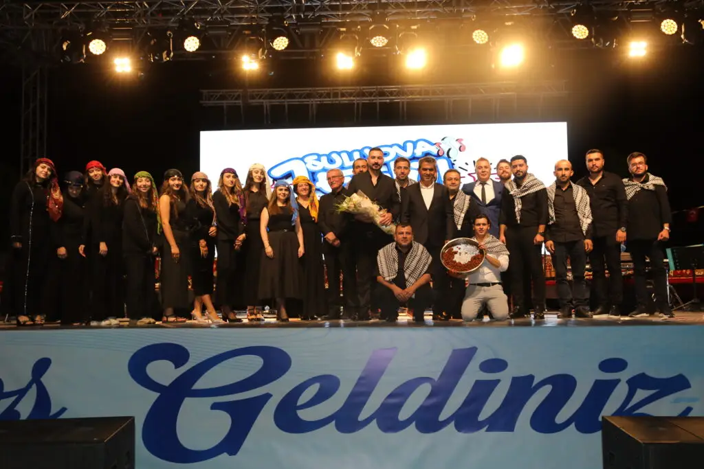 Halaylar döndü gönüller bir oldu