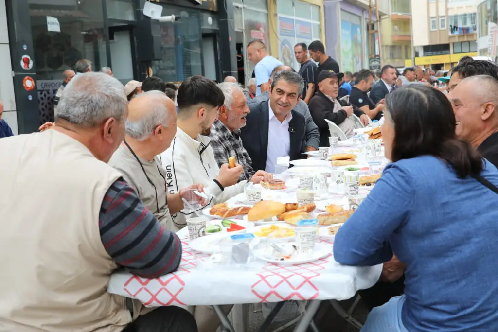 Sabahın Bereketi, Esnafla Paylaşıldı