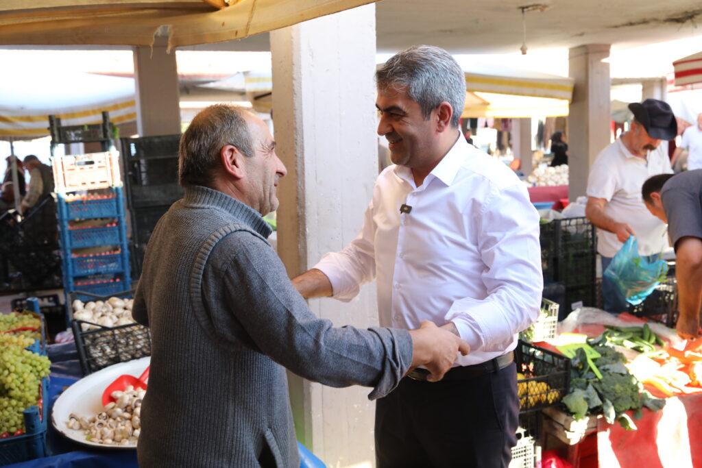 Salı Pazarında Samimi Buluşma