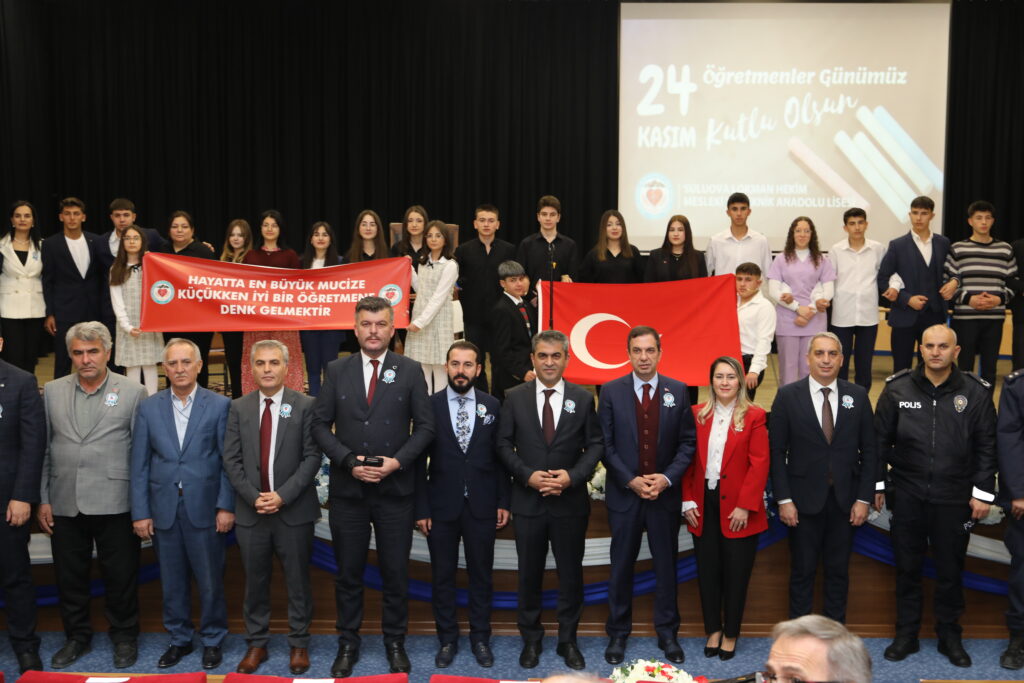 İLÇEMİZDE ÖĞRETMENLER GÜNÜ KUTLANDI