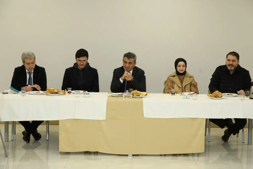 GELECEĞE HAZIRLANAN GENÇLERLE SICAK BULUŞMA