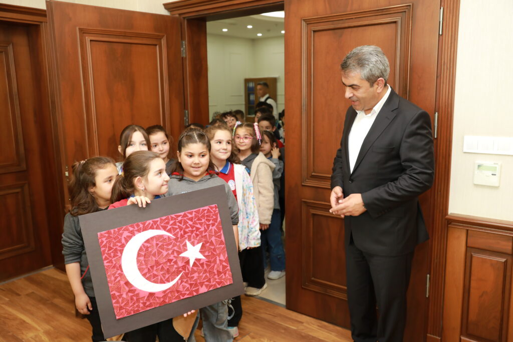 MİNİKLERDEN ANLAMLI ZİYARET