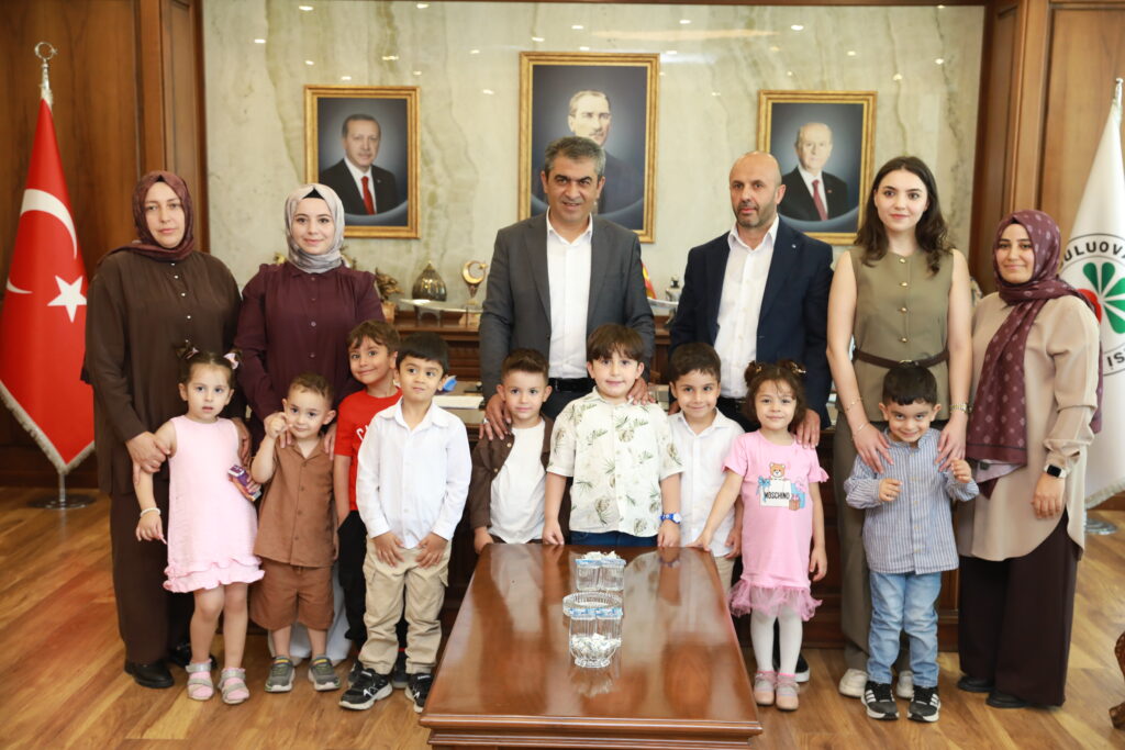 Minik Kalplerden Aşure İkramı