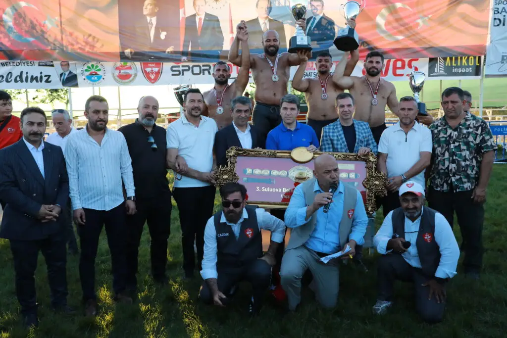 KIRKPINAR’IN BAŞPEHLİVANLARI SULUOVA ER MEYDANI’NDA KOL BAĞLADI